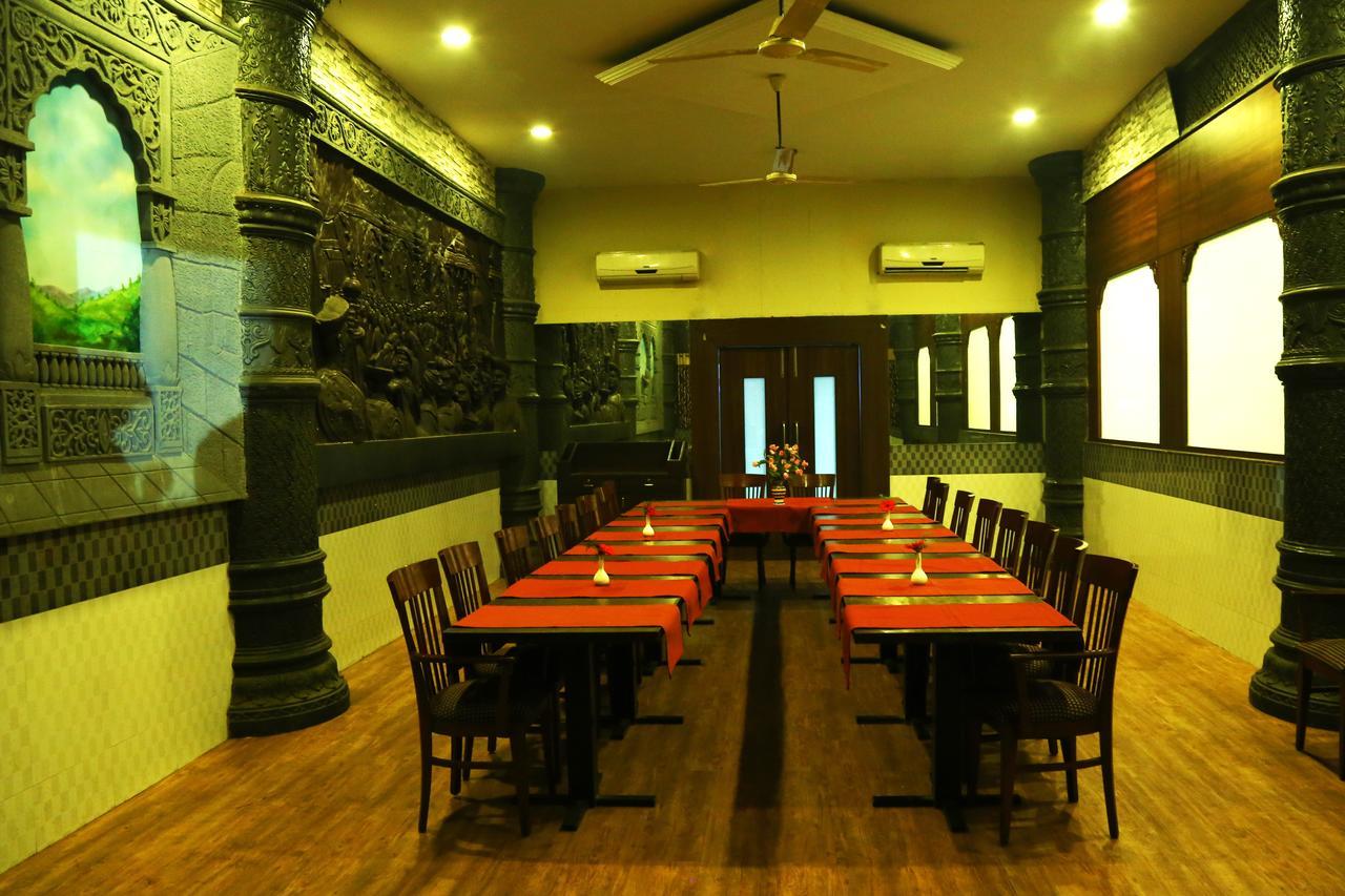 Hotel Maratha Palace,Satara Exterior photo